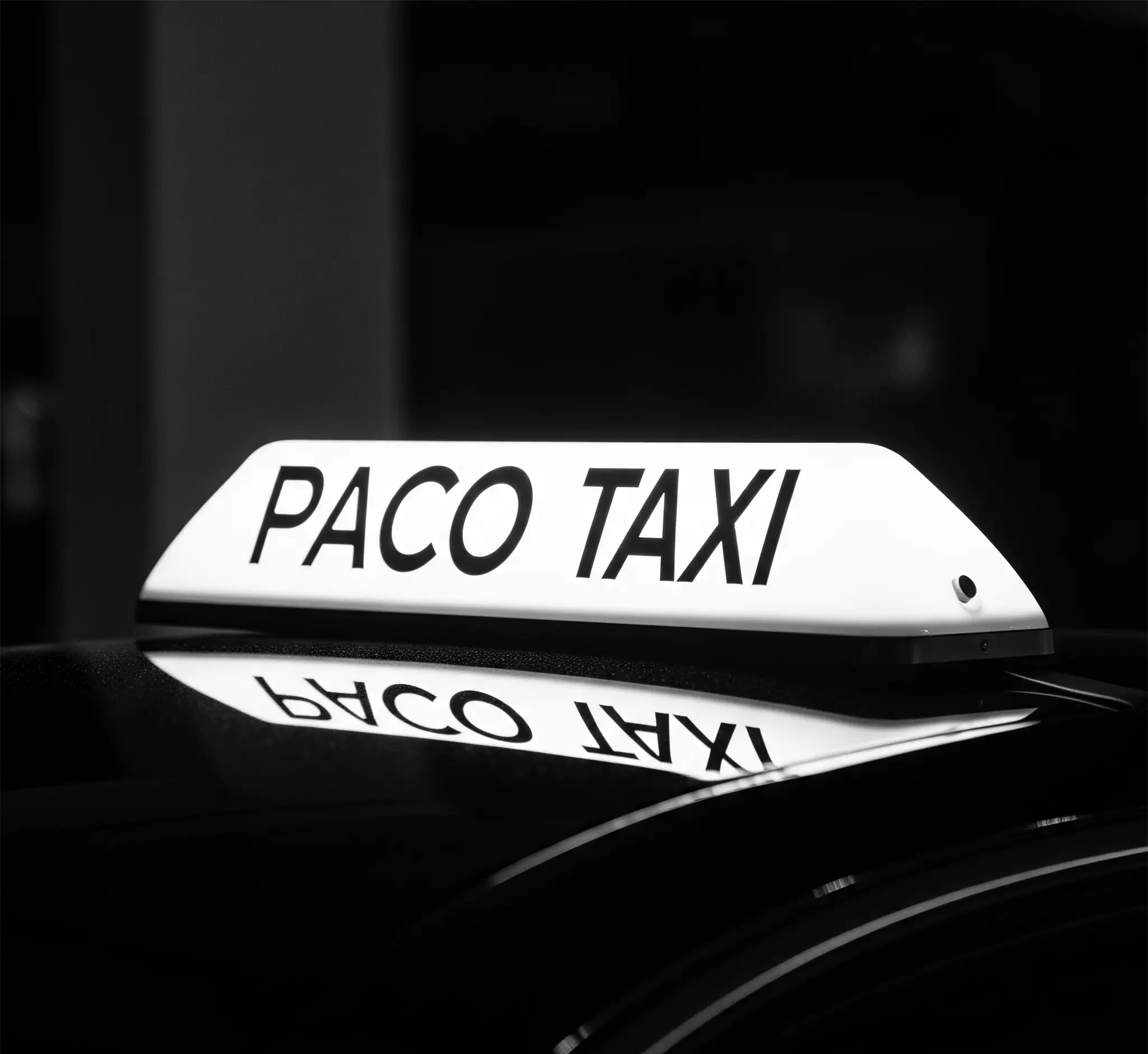 Paco Taxi, letrero superior